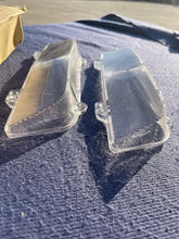 Load image into Gallery viewer, 1960 Chevrolet Impala Biscayne Bel Air NORS CLEAR Park Light Lamp Lens Pair (OEM #5951117)