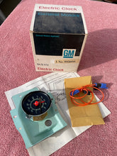 Load image into Gallery viewer, 1969 Chevrolet Chevelle Malibu 6 8 NOS Accessory Dash Electric Clock #993666