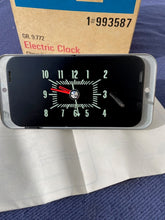 Load image into Gallery viewer, 1969 1970 Chevrolet Impala Bel Air Biscayne NOS Accessory Dash Clock #993587