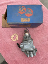 Load image into Gallery viewer, 1952 1953 1954 Chevrolet 150, 210, Bel Air NOS Dual Vacuum Fuel Pump #5592675 AC Type 9797