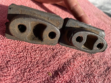 Load image into Gallery viewer, 1934 Chevrolet Master DA NOS Side Engine Motor Mounts PAIR  #375630