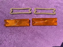 Load image into Gallery viewer, 1965 Chevrolet Impala Caprice SS NEW AMBER Park Light Lamp Lens Pair Gaskets (repl. OEM #5956277)