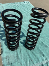 Load image into Gallery viewer, 1970-1981 Chevrolet Camaro Z28 Big Block V8 NEW Moog Coil Springs Pair #5376