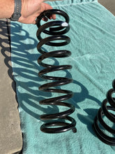 Load image into Gallery viewer, 1970-1981 Chevrolet Camaro Z28 Big Block V8 NEW Moog Coil Springs Pair #5376