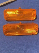 Load image into Gallery viewer, 1964 Chevrolet Impala Biscayne SS NEW AMBER Park Light Lamp Lens Pair w/ Gaskets (repl. OEM #5954968