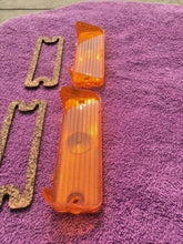Load image into Gallery viewer, 1966 Chevrolet Impala Caprice SS NEW AMBER Park Light Lamp Lens Pair Gaskets (repl. OEM #5957569)