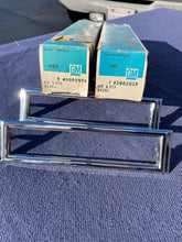 Load image into Gallery viewer, 1970-1974 Chevrolet II 2 Nova NOS Front Fender Side Marker Bezel Pair  #3962933
