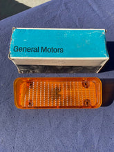 Load image into Gallery viewer, 1971 1972 Chevrolet Truck Blazer NOS AMBER LH Park Light Lamp Lens #5964453

