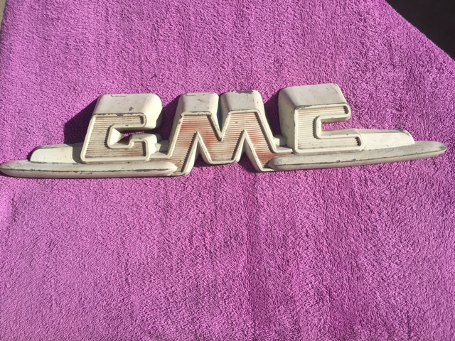 1955 - 1959 GMC Pickup Suburban Panel XLNT USED Hood Emblem