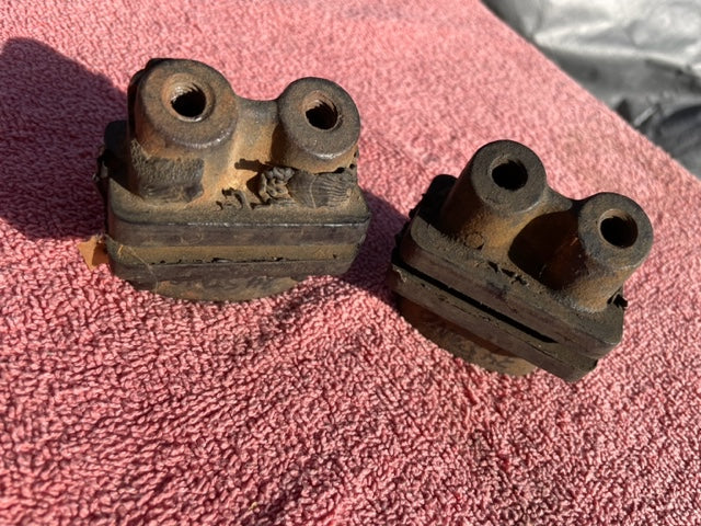 1934 Chevrolet Master DA NOS Side Engine Motor Mounts PAIR  #375630