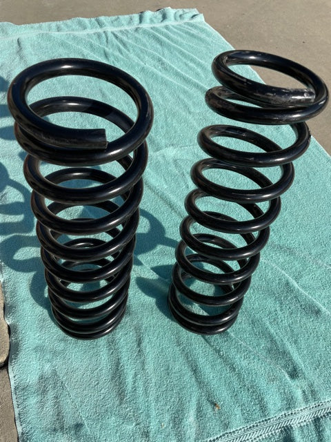 1970-1981 Chevrolet Camaro Z28 Big Block V8 NEW Moog Coil Springs Pair #5376