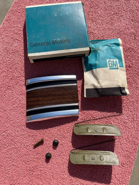 1969-1972 Chevy GMC Fleetside Truck NOS Right Lower Cab Wood Grain Molding #3955308