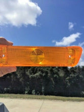 Load image into Gallery viewer, 1967 Chevrolet Impala Caprice SS NEW AMBER Park Light Lamp Lens Pair w/ Gaskets (repl. OEM #5958804)
