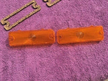 Load image into Gallery viewer, 1966 Chevrolet Impala Caprice SS NEW AMBER Park Light Lamp Lens Pair Gaskets (repl. OEM #5957569)

